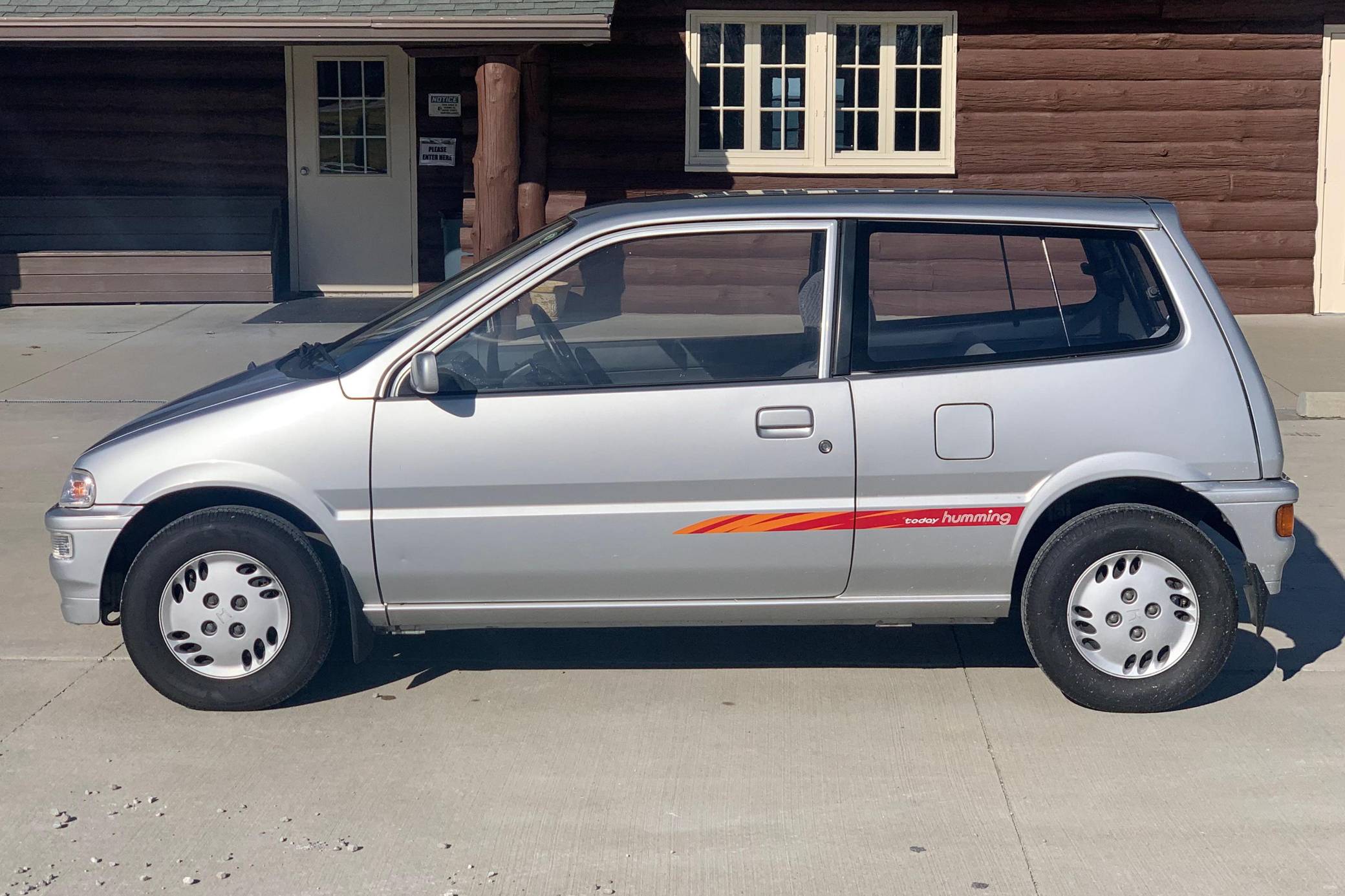 1995 Honda Today sold at auction for $5,600