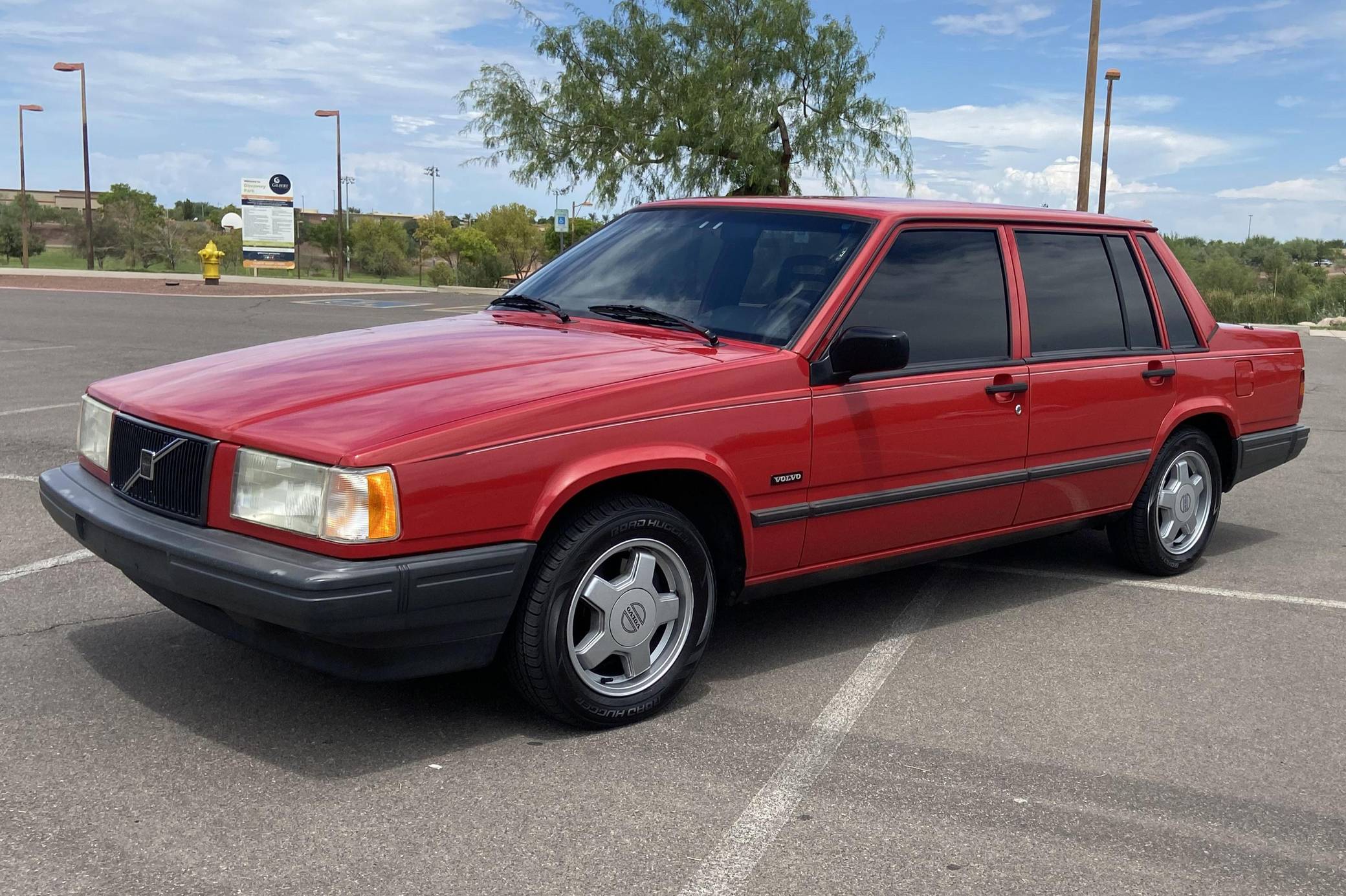 1991 Volvo 740 sold at auction for $4,700
