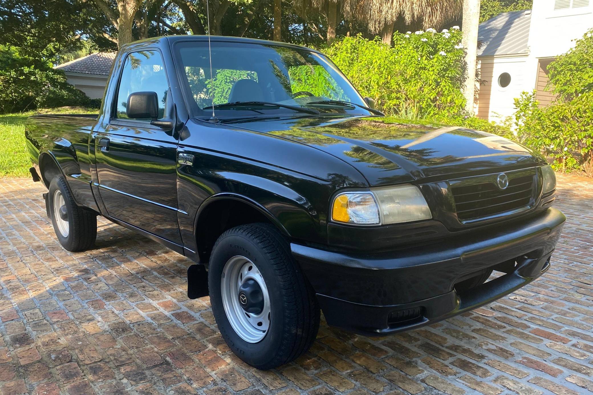 2000 Mazda B3000 sold at auction for $11,500