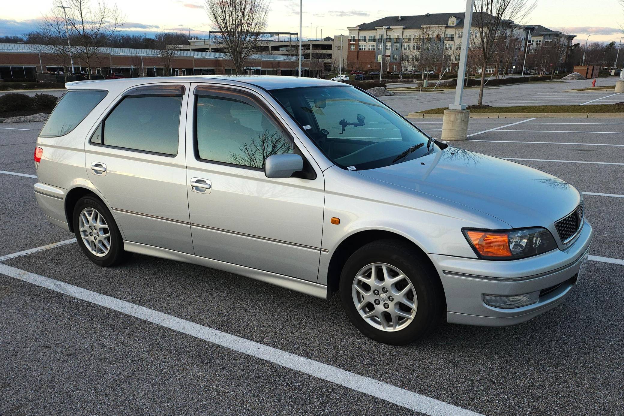 1998 Toyota Vista sold at auction for $6,600