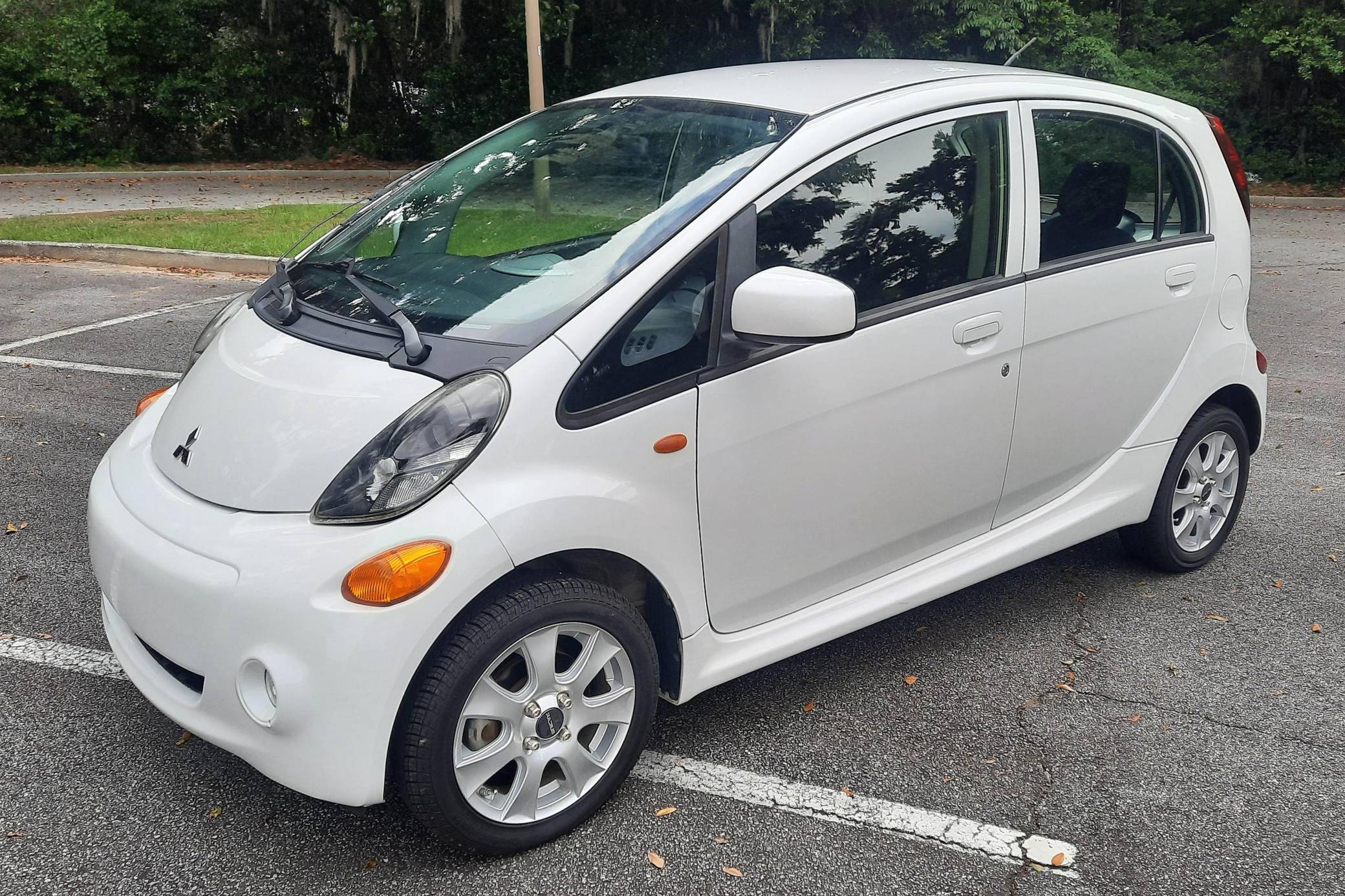2012 Mitsubishi i-MiEV sold at auction for $5,250