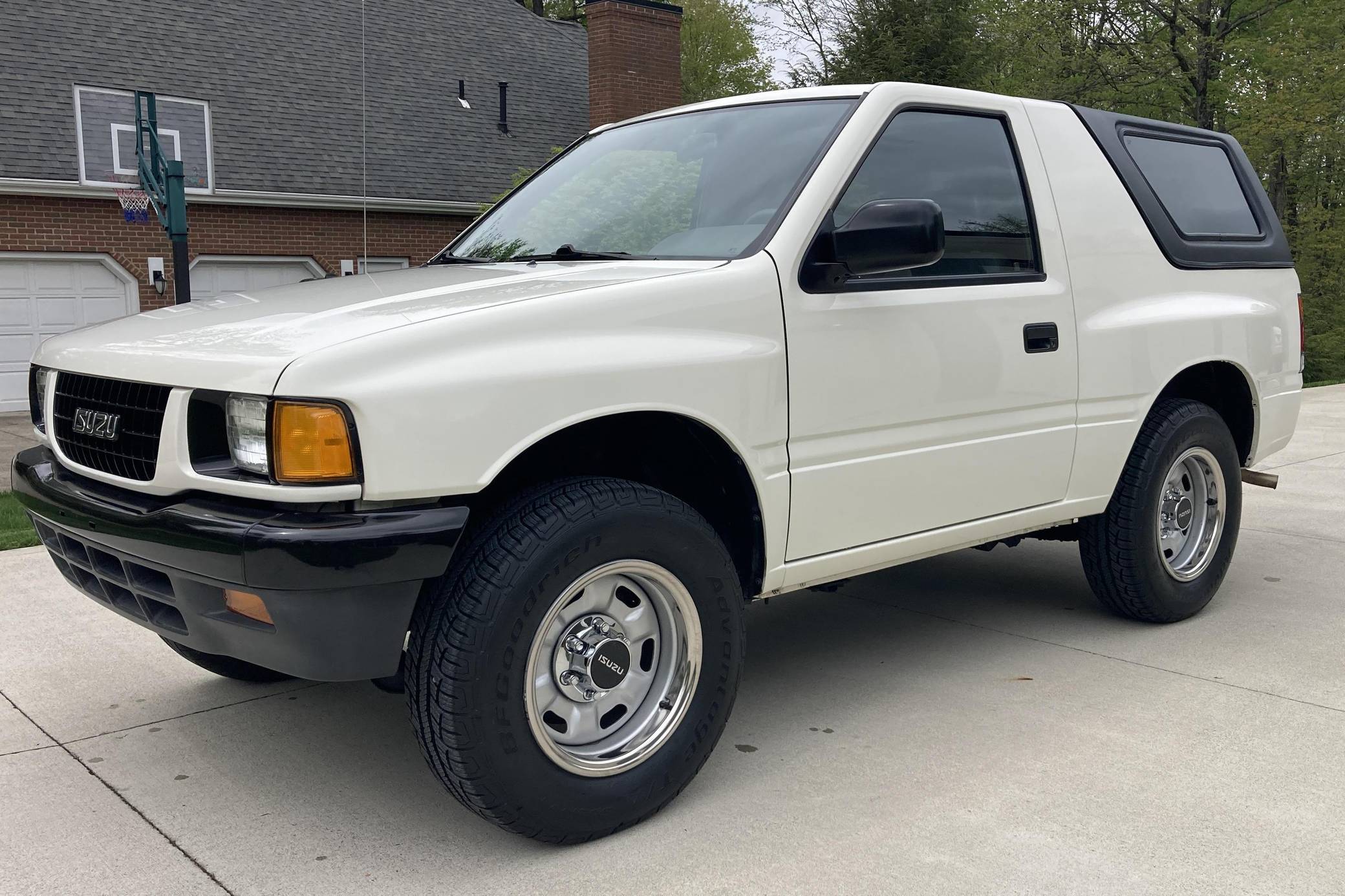 1994 Isuzu Amigo sold at auction for $13,650