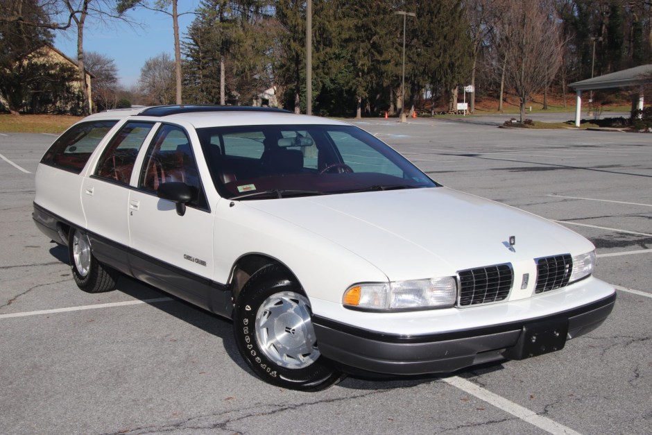 1991 Oldsmobile Custom Cruiser sold at auction for $10,000