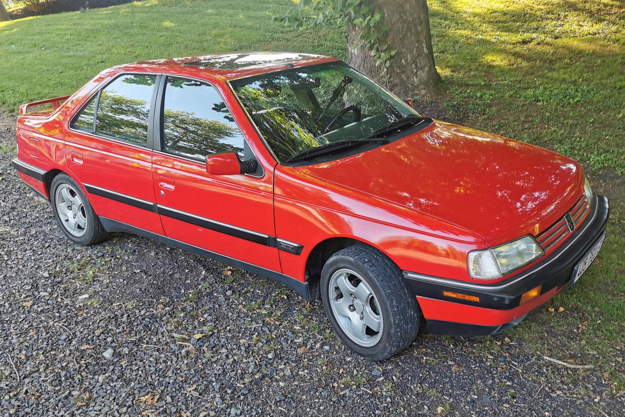 1991 Peugeot 405 sold at auction for $7,500
