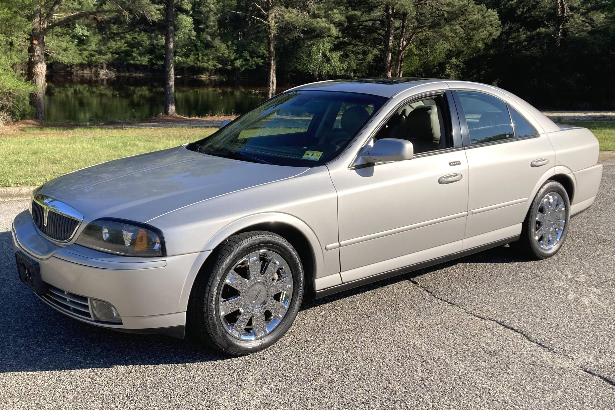 2003 Lincoln LS sold at auction for $9,100