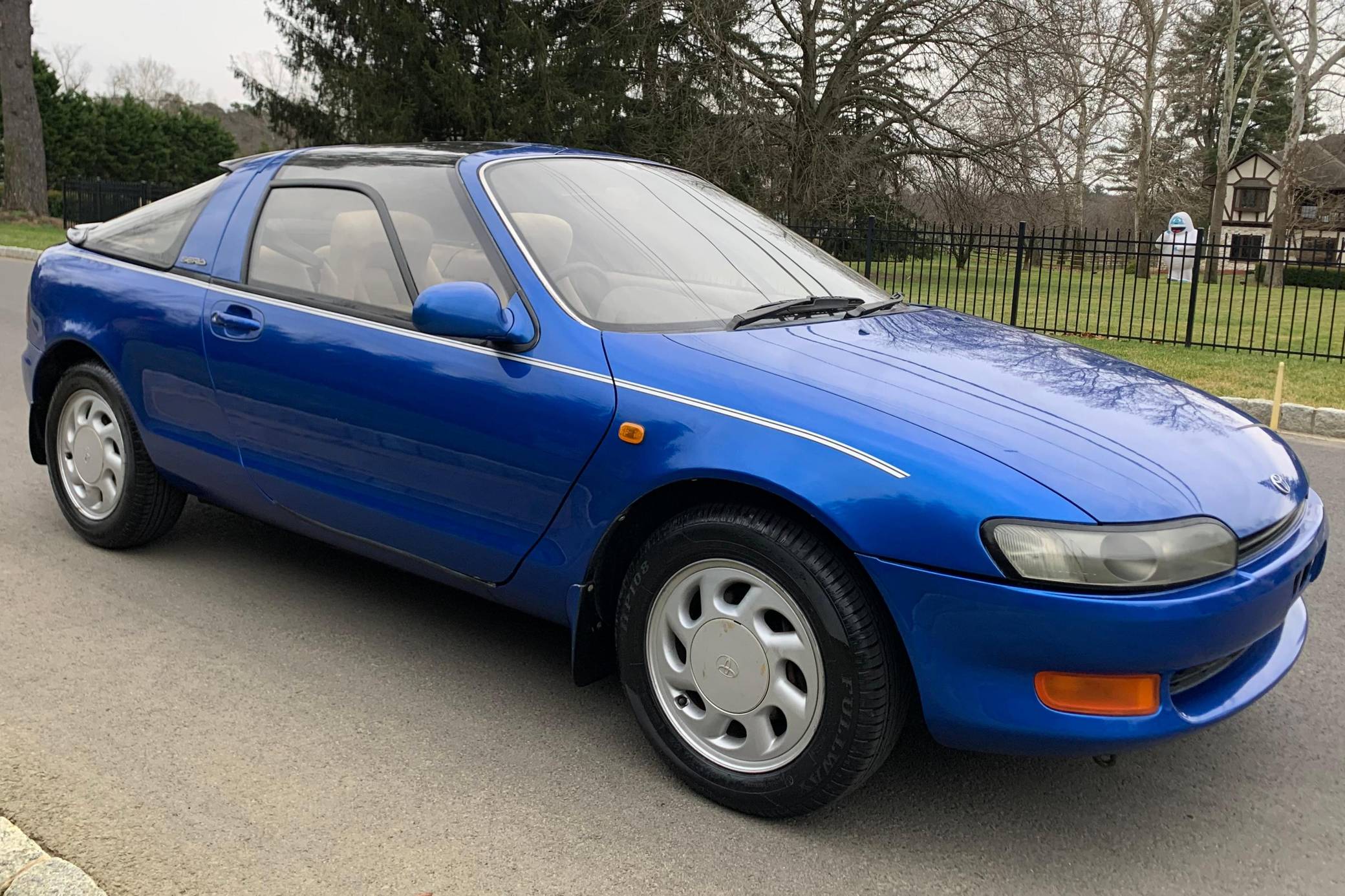 1990 Toyota Sera sold at auction for $9,669