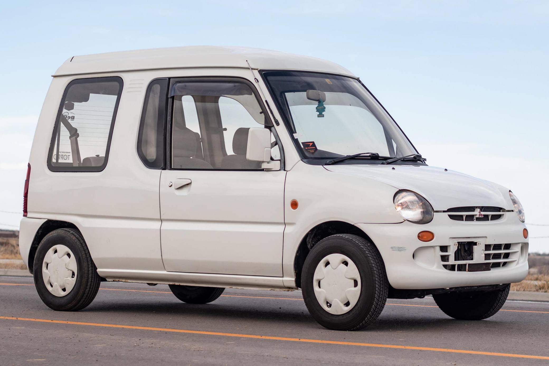 1993 Mitsubishi Minica sold at auction for $3,957