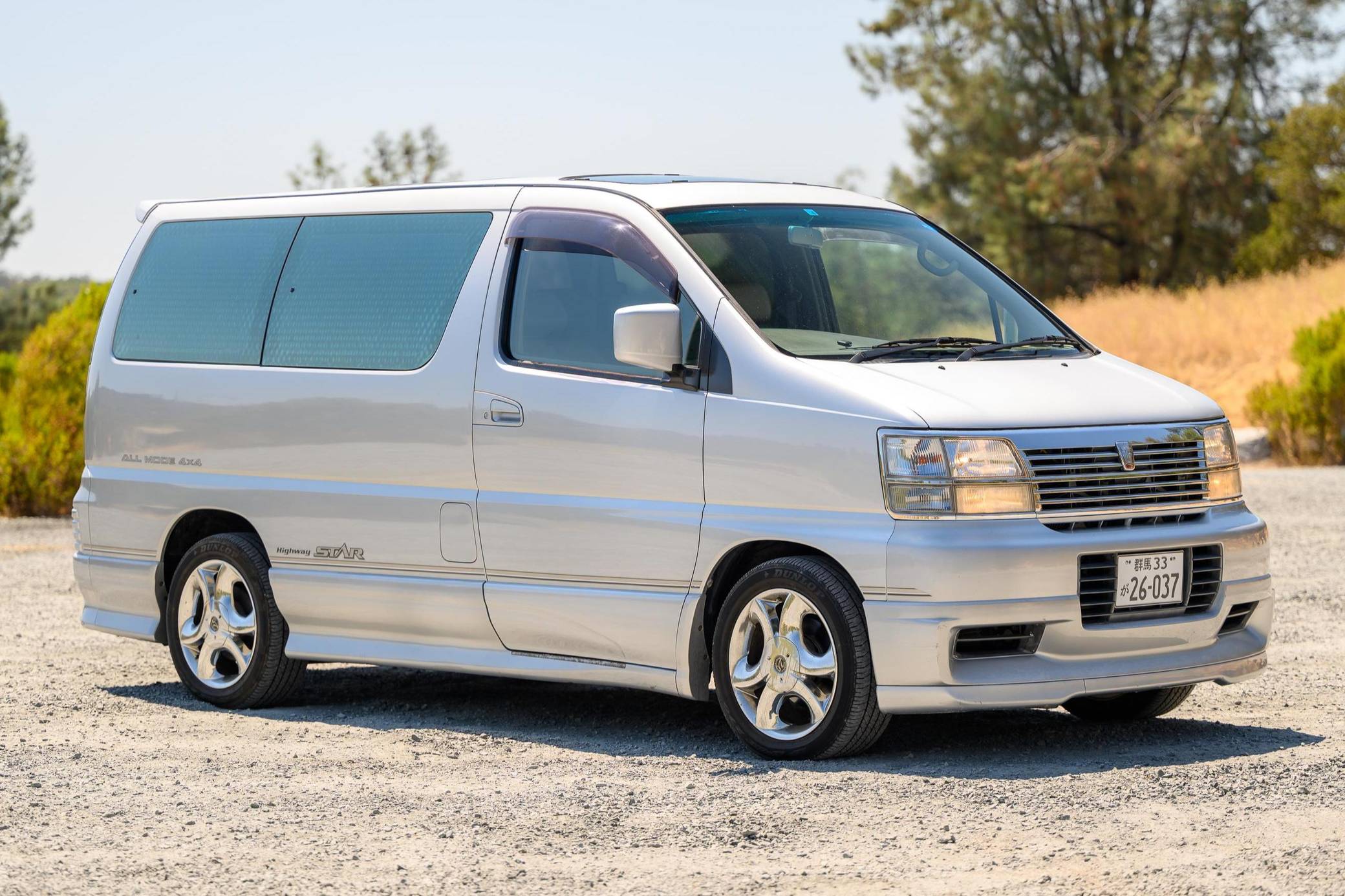 1998 Nissan Elgrand sold at auction for $9,100