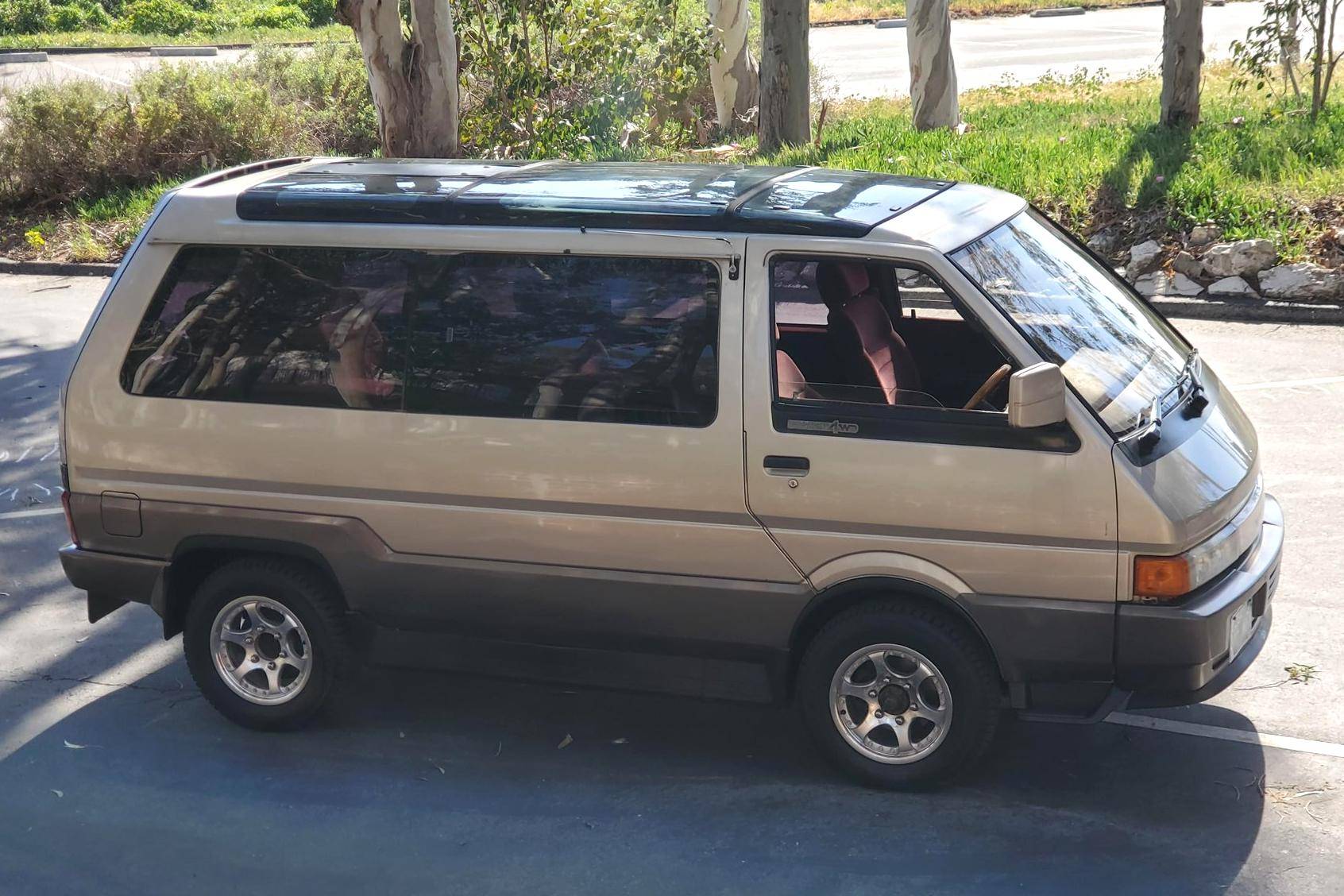 1991 Nissan Vanette sold at auction for $8,950