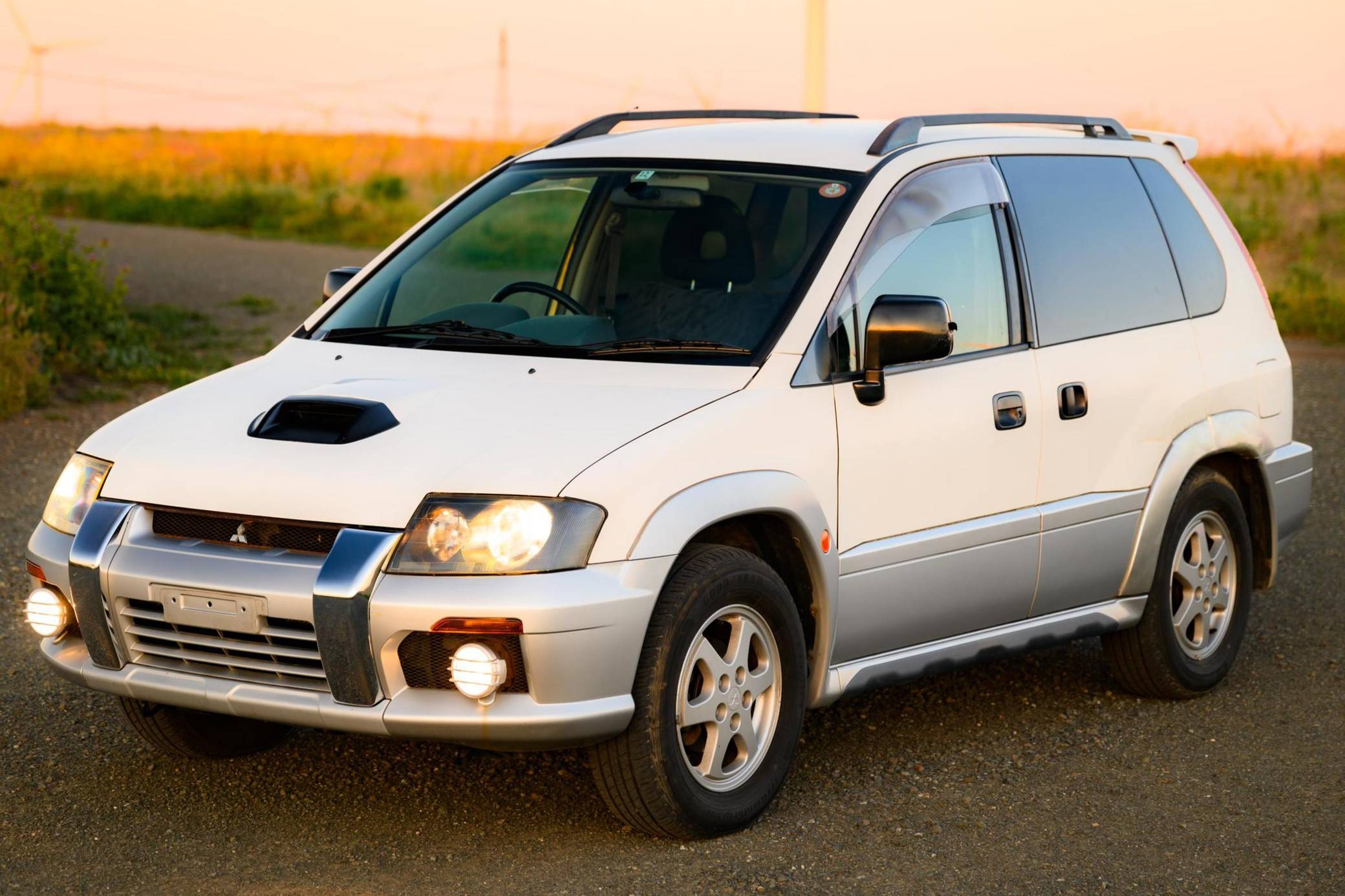 1998 Mitsubishi RVR sold at auction for $6,166