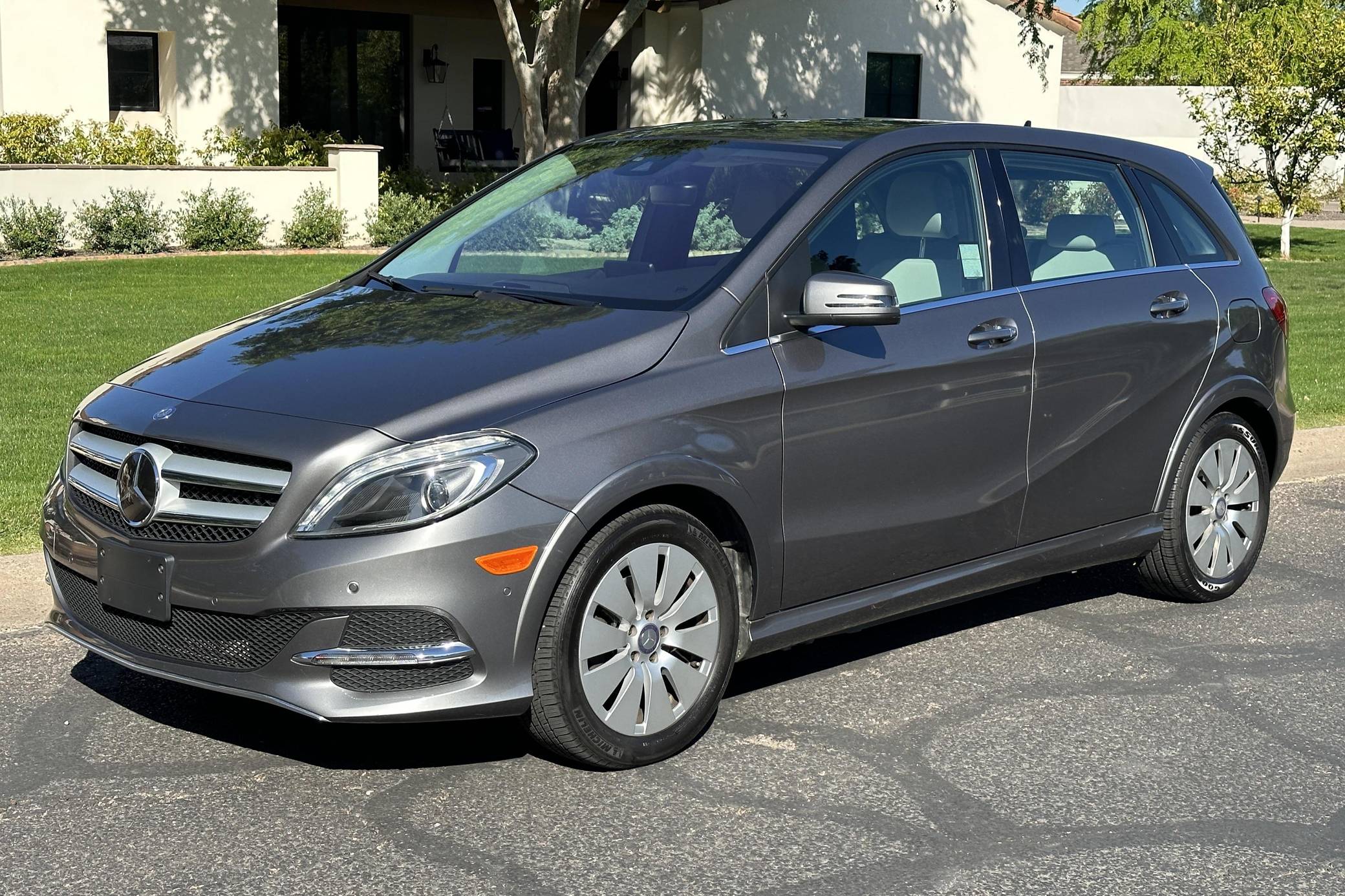 2017 Mercedes-Benz B-Class sold at auction for $16,500