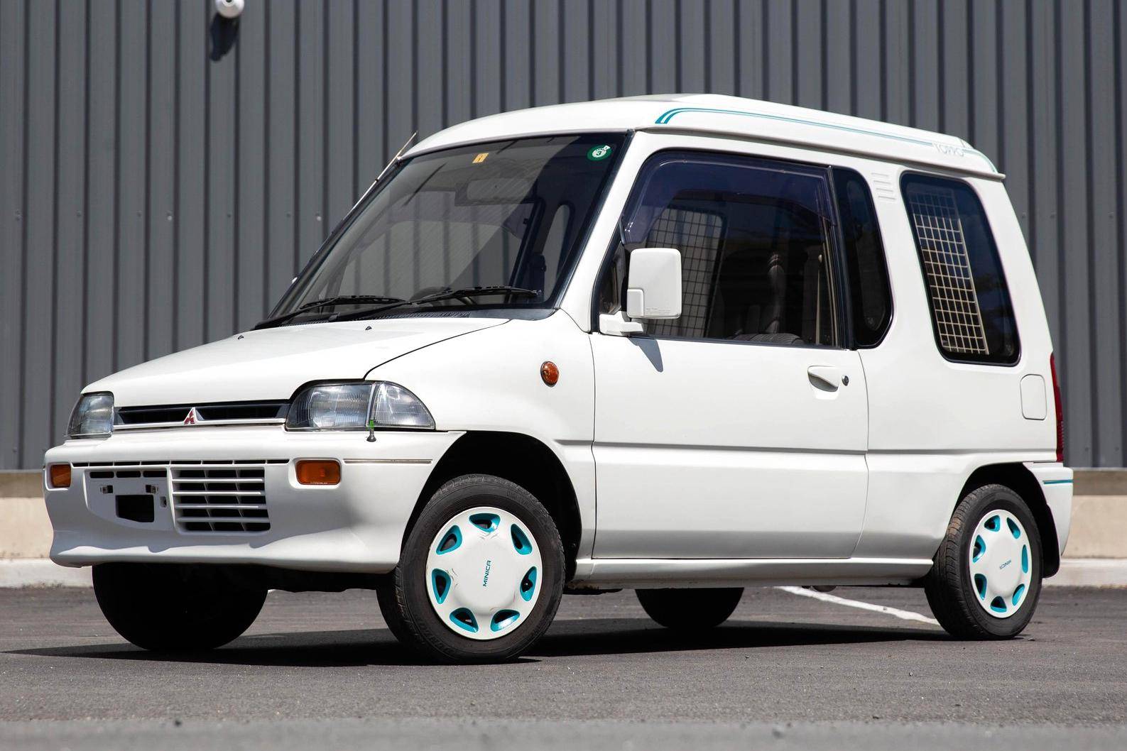 1991 Mitsubishi Minica sold at auction for $7,200