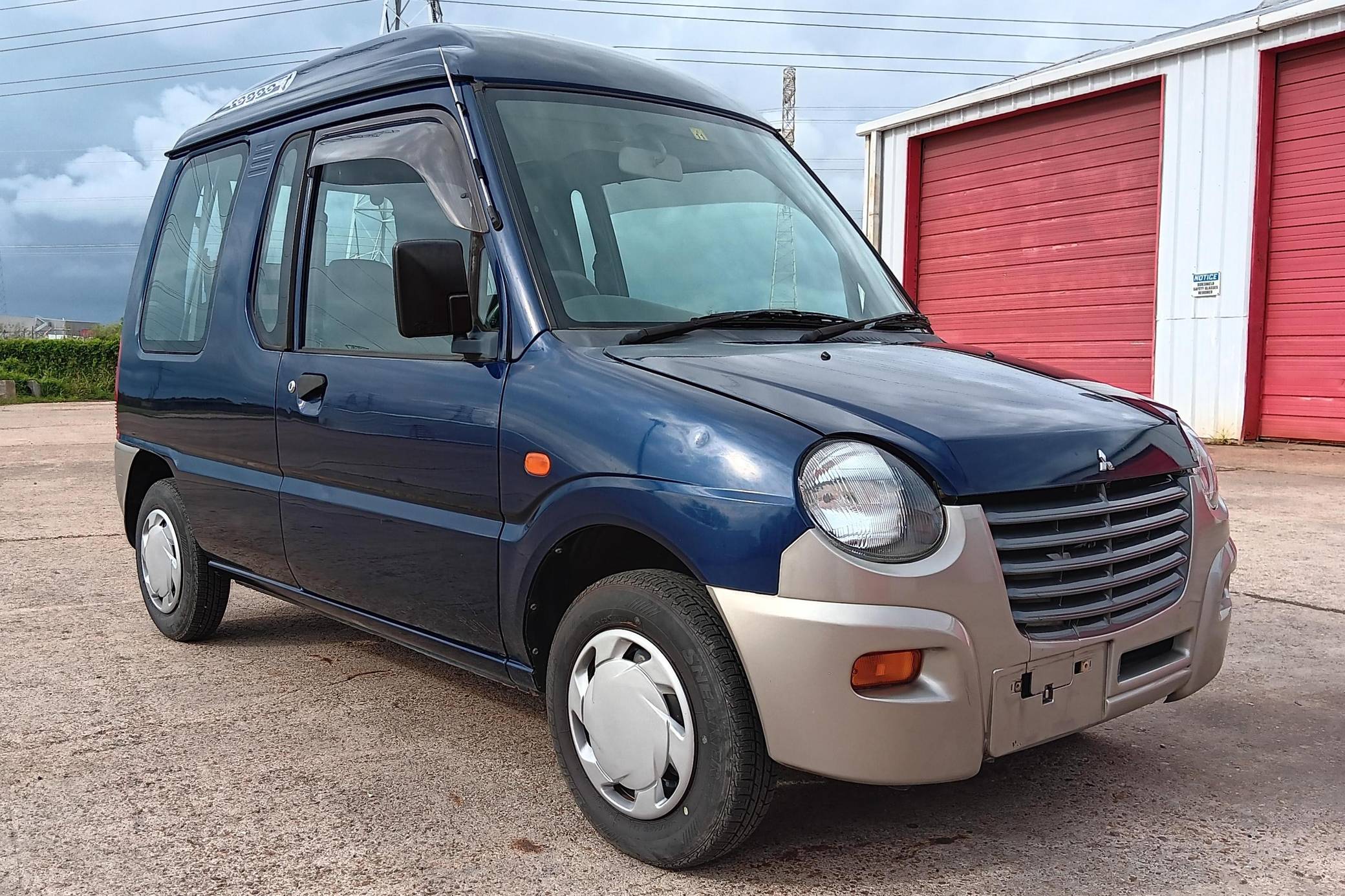1998 Mitsubishi Minica sold at auction for $3,600