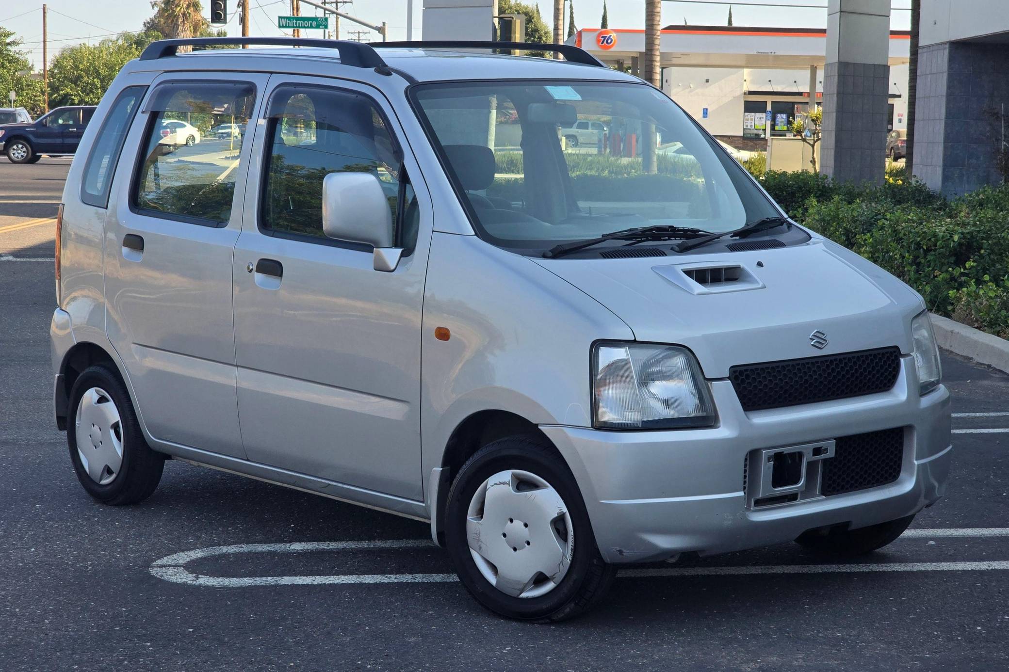 1998 Suzuki Wagon R sold at auction for $3,841