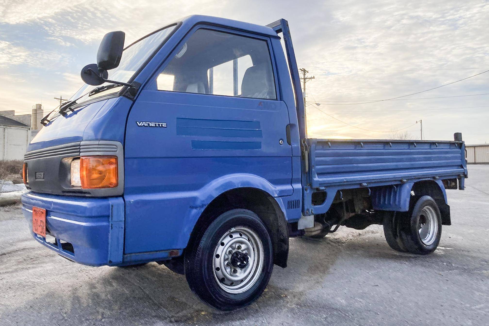 1995 Nissan Vanette sold at auction for $7,000