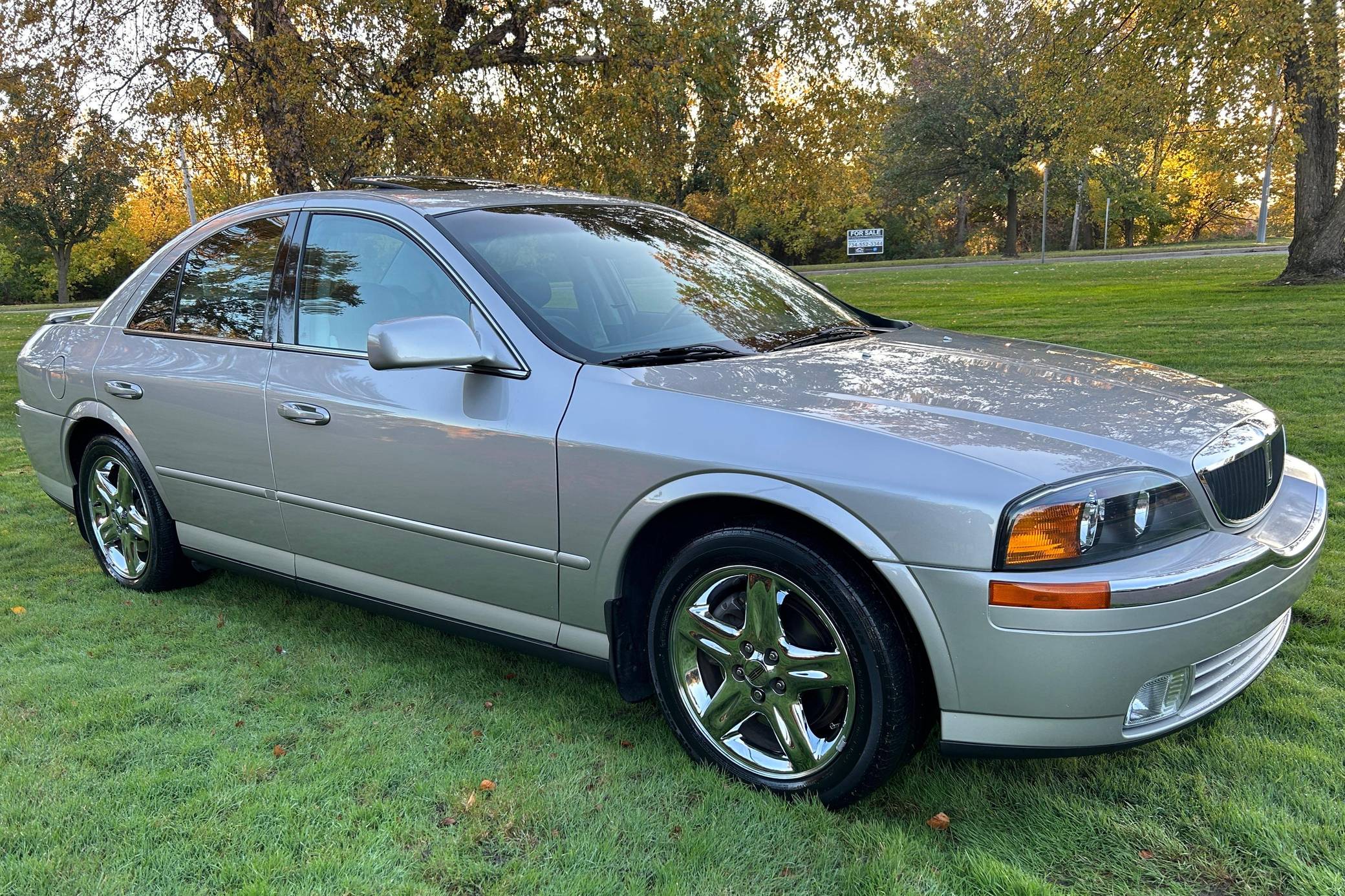 2002 Lincoln LS sold at auction for $9,400