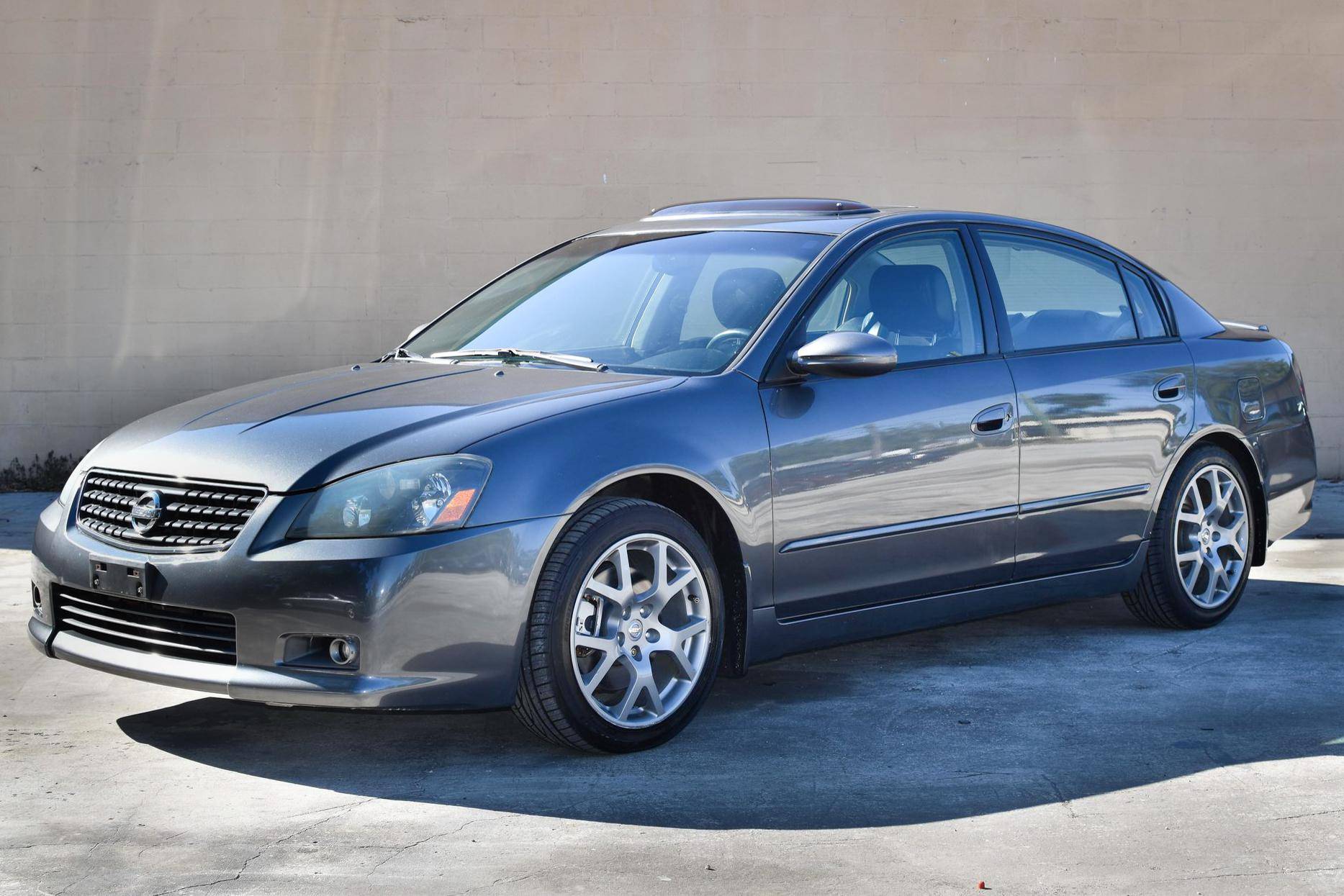 2006 Nissan Altima sold at auction for $6,000