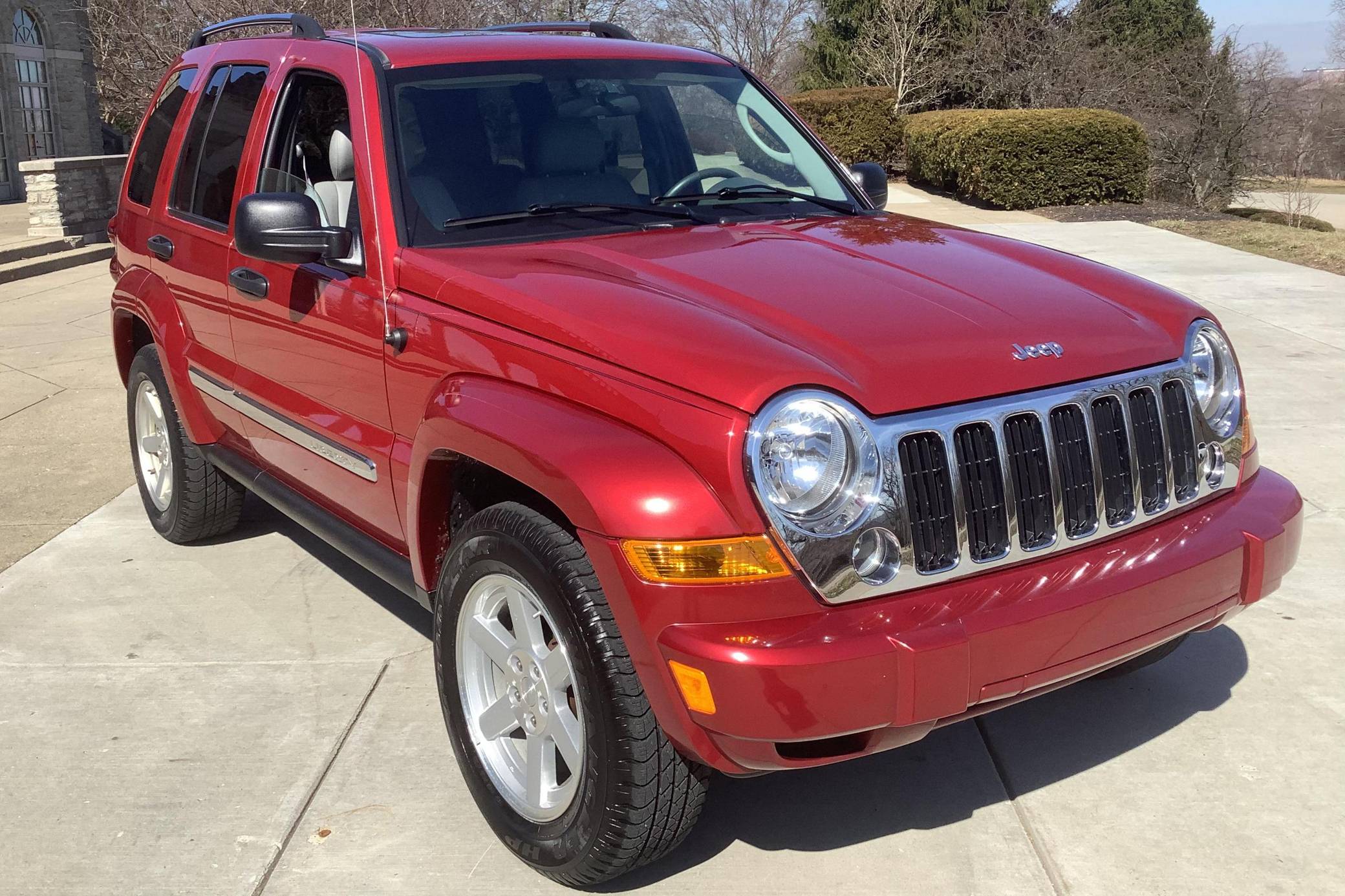 2007 Jeep Liberty sold at auction for $11,700