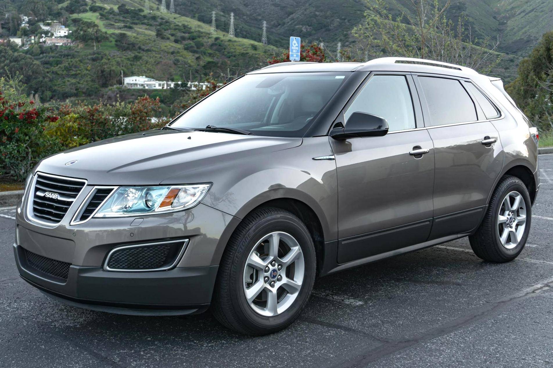 2011 Saab 9-4X sold at auction for $9,500