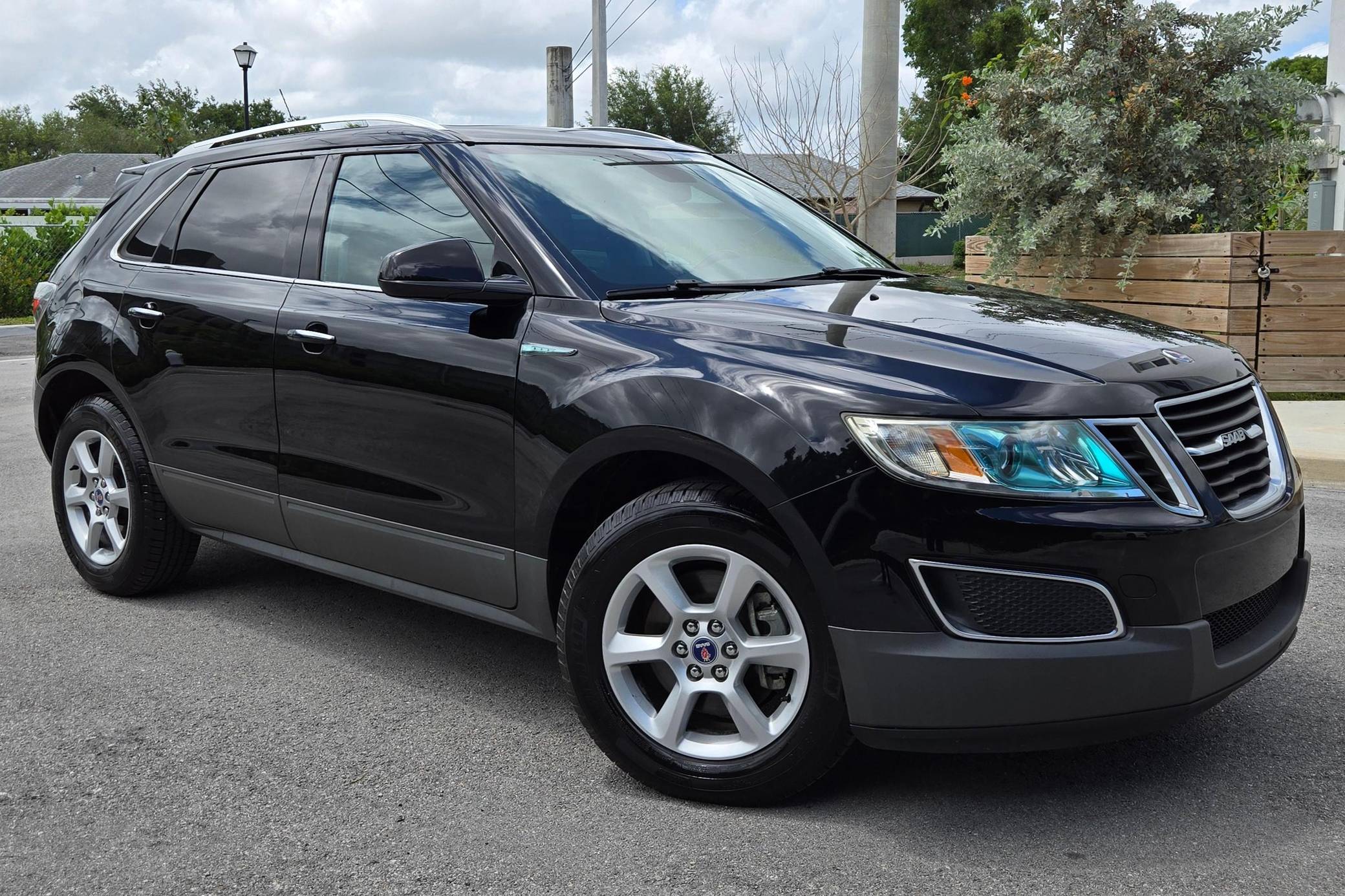 2011 Saab 9-4X sold at auction for $8,700