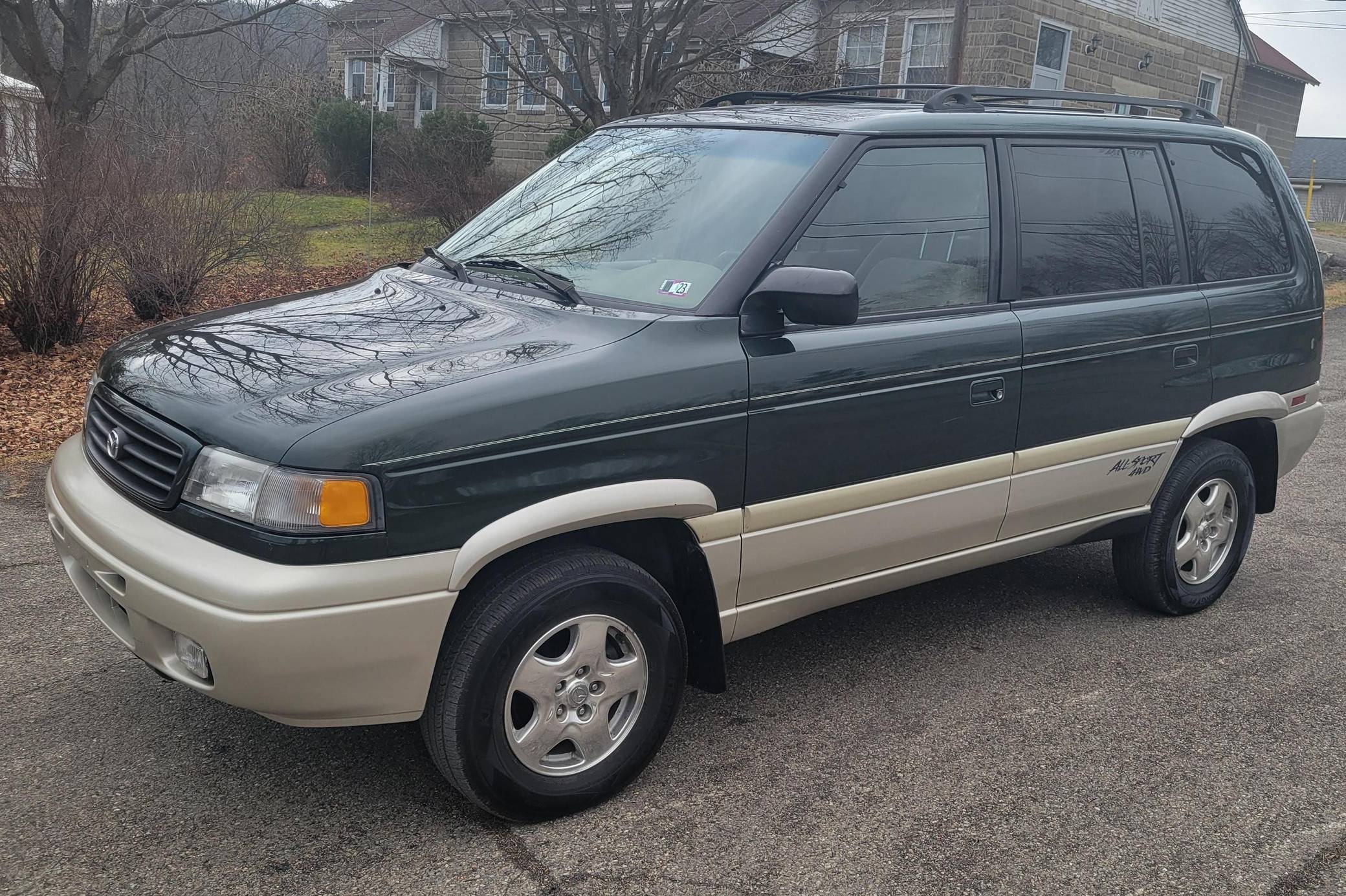 1998 Mazda MPV sold at auction for $7,200