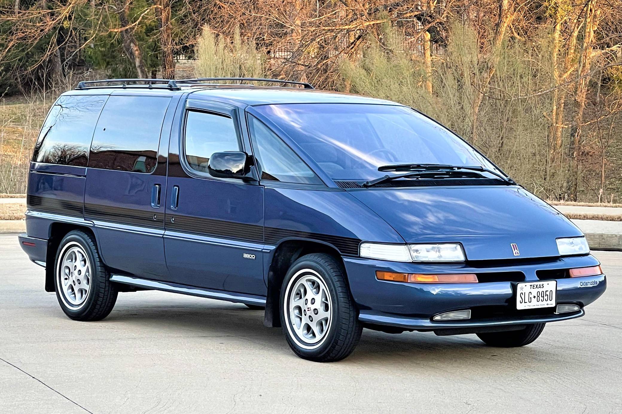 1994 Oldsmobile Silhouette sold at auction for $11,111