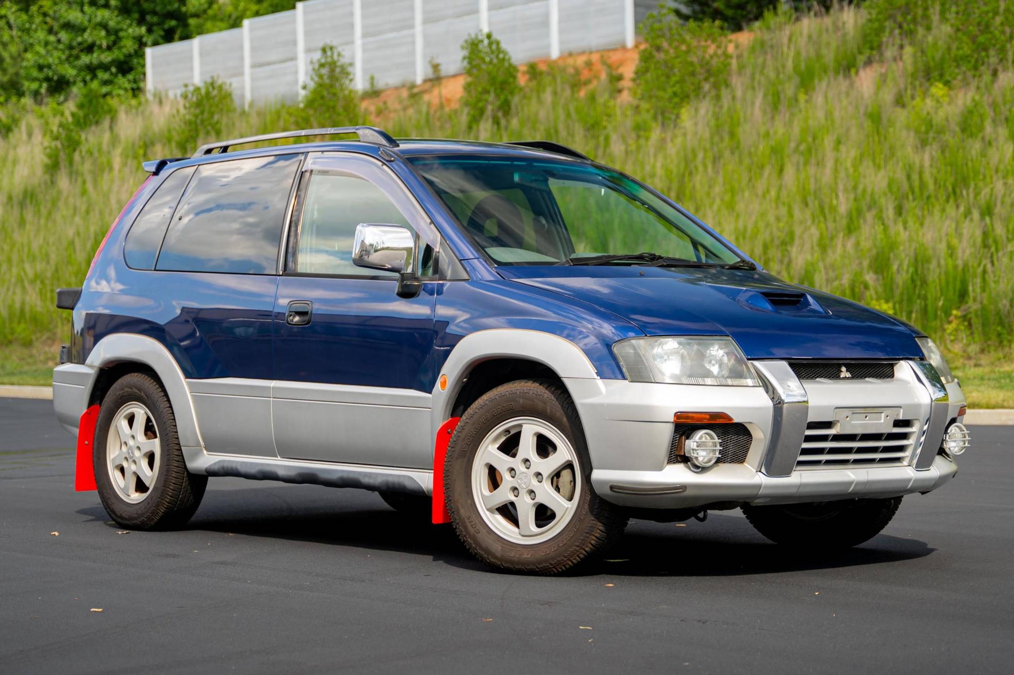1998 Mitsubishi RVR sold at auction for $6,766