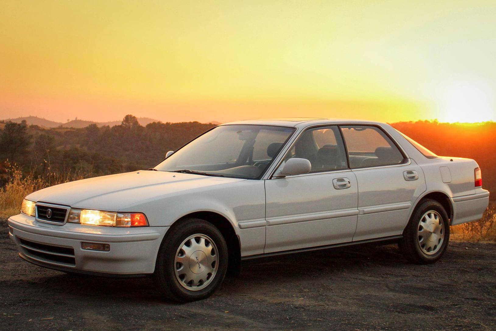 1993 Acura Vigor sold at auction for $10,500