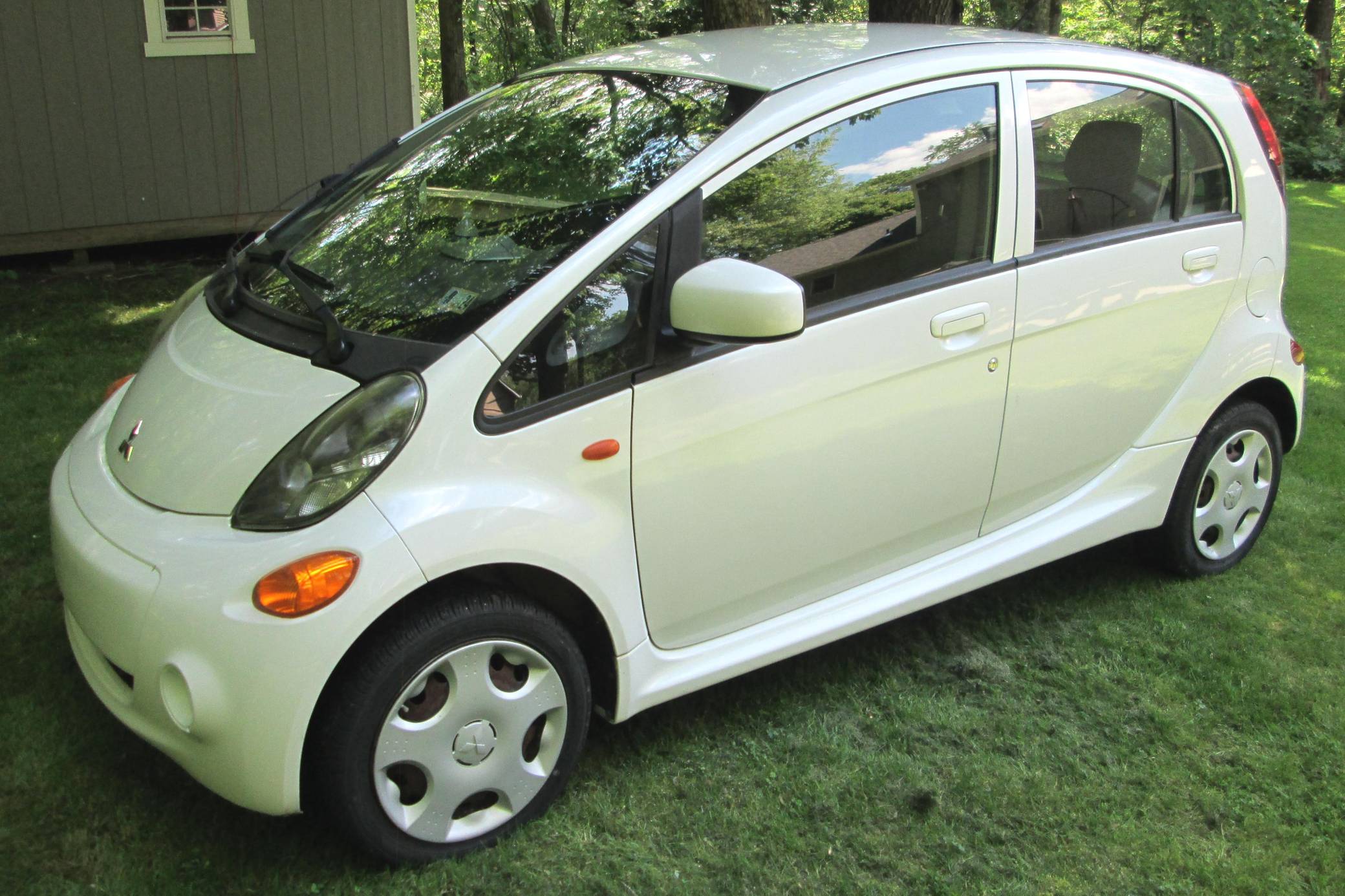 2012 Mitsubishi i-MiEV sold at auction for $4,650