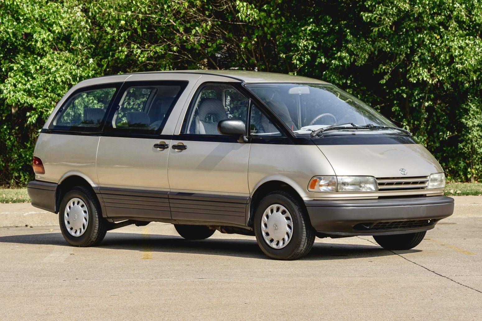 1993 Toyota Previa sold at auction for $8,100