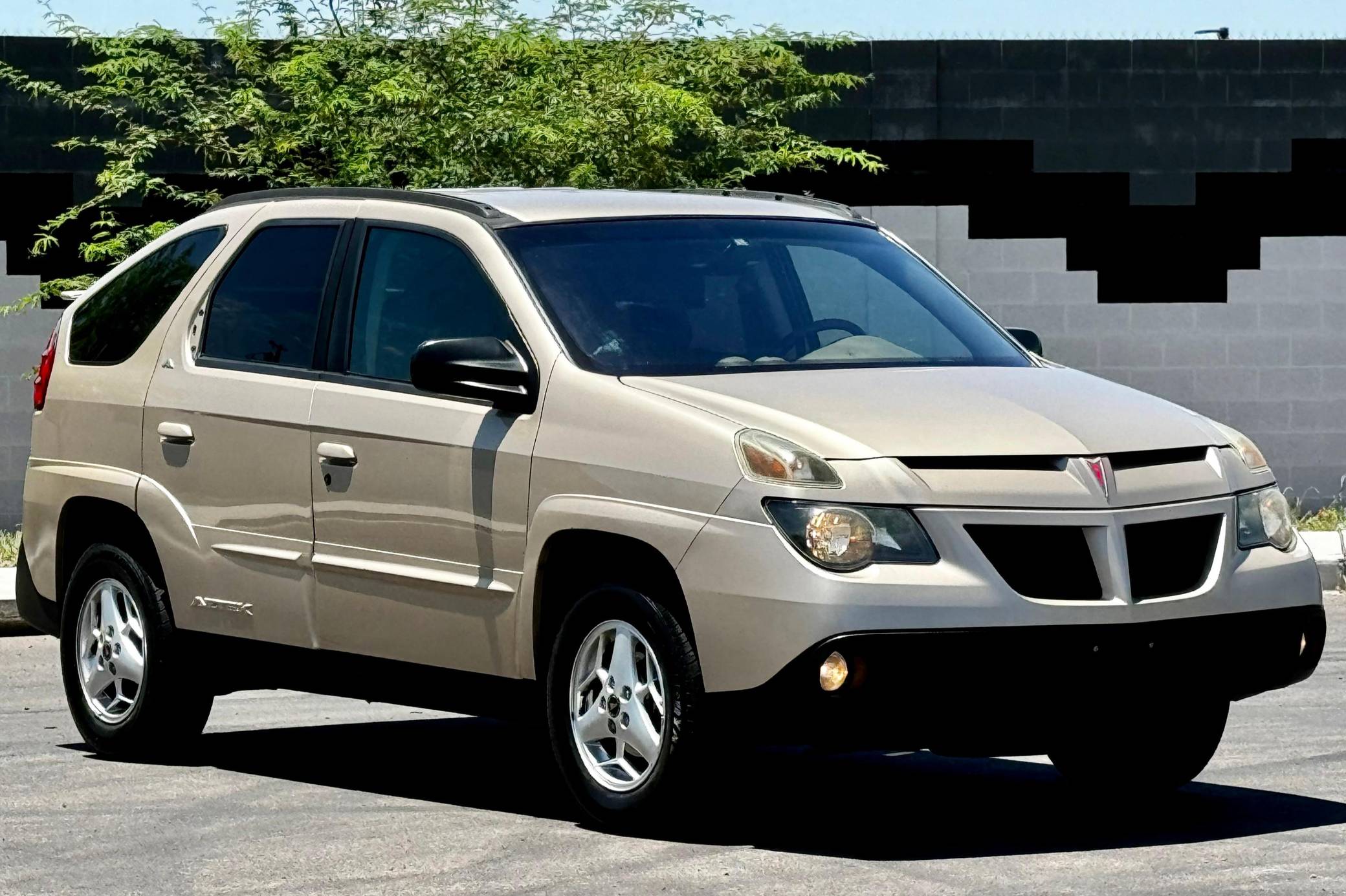 2003 Pontiac Aztek sold at auction for $3,604