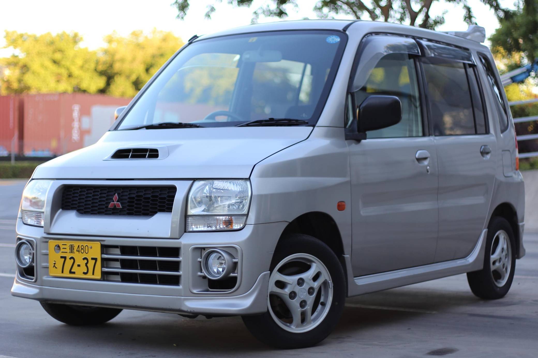 1998 Mitsubishi Toppo sold at auction for $6,600