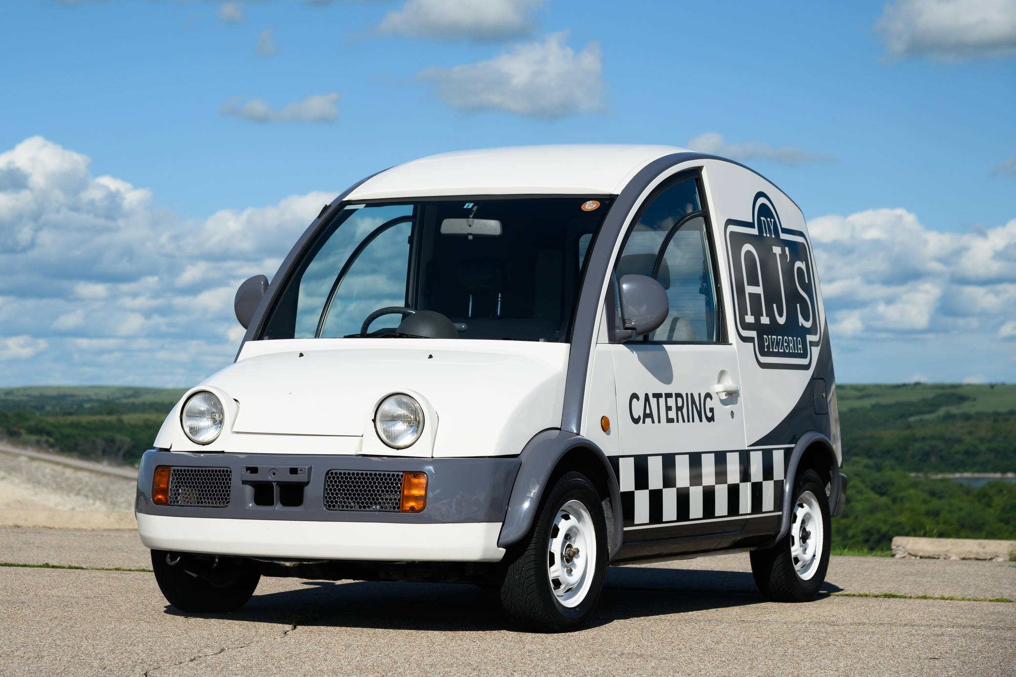 1989 Nissan S-Cargo sold at auction for $5,335