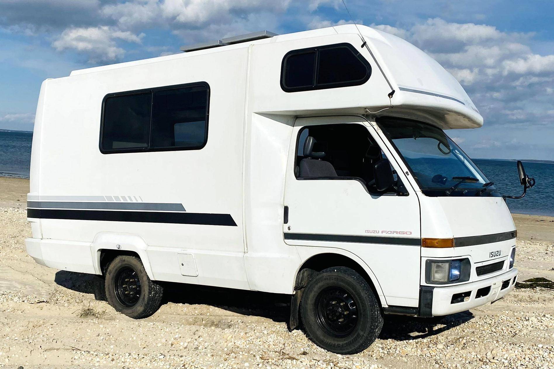1995 Isuzu Fargo sold at auction for $21,158