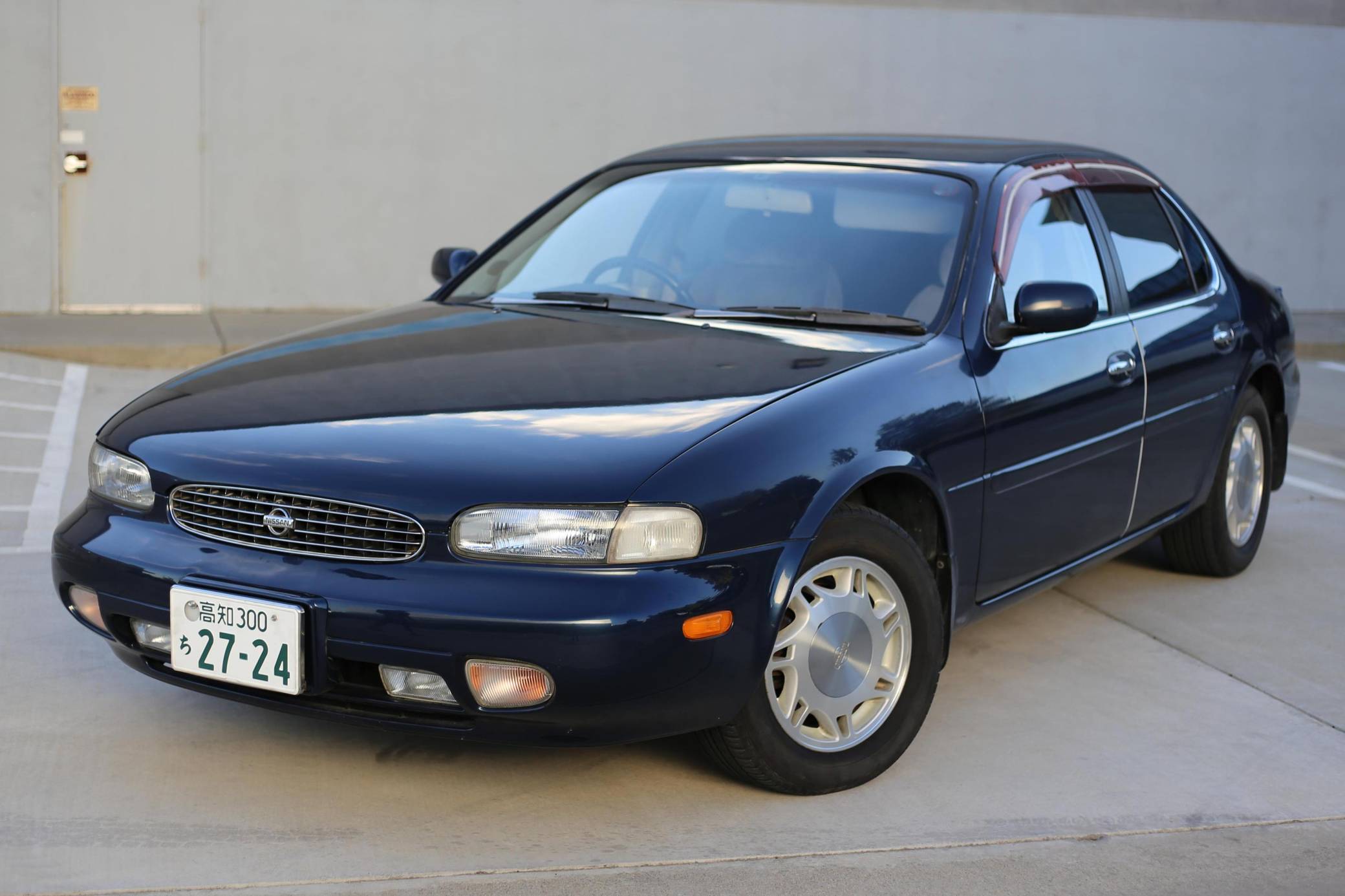 1995 Nissan Leopard sold at auction for $4,100
