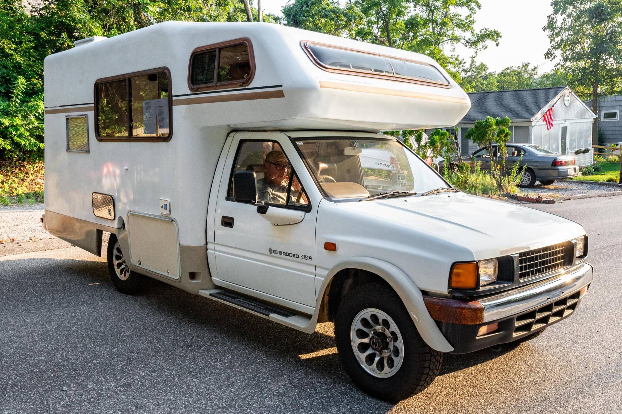 1989 Isuzu Rodeo sold at auction for $11,600