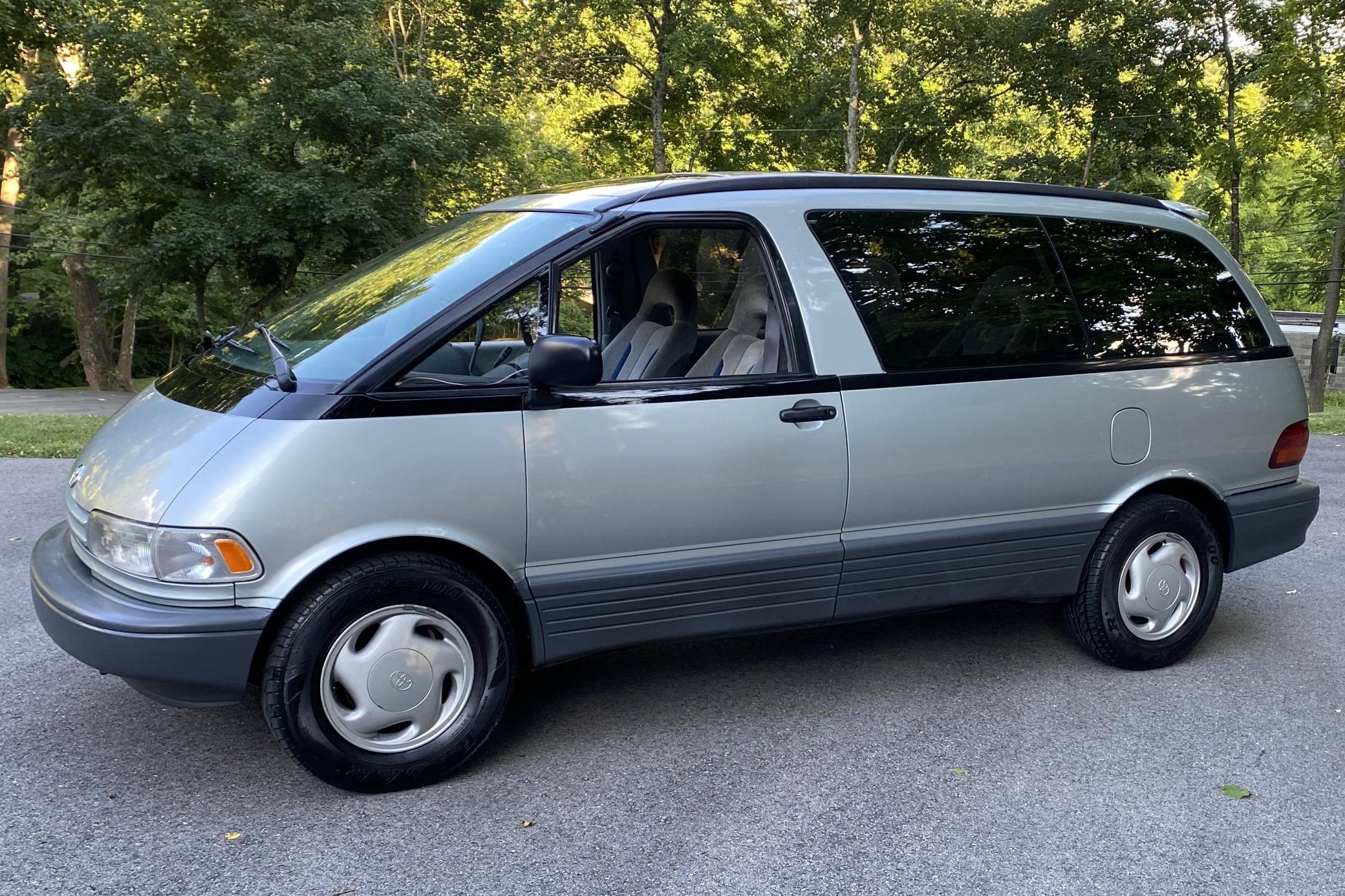 1991 Toyota Previa sold at auction for $8,400