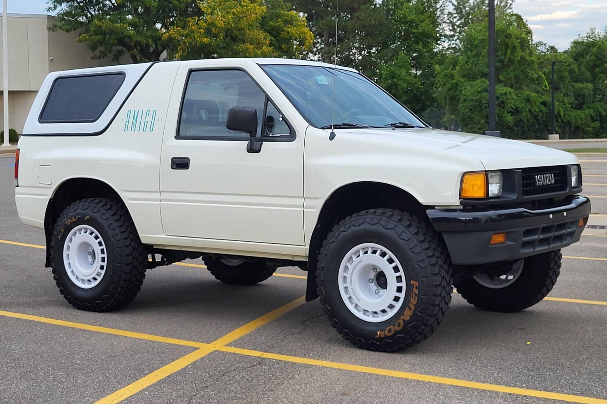 1993 Isuzu Amigo sold at auction for $10,700