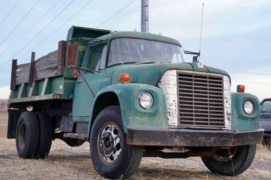 1971 International Harvester Loadstar sold at auction for $5,400