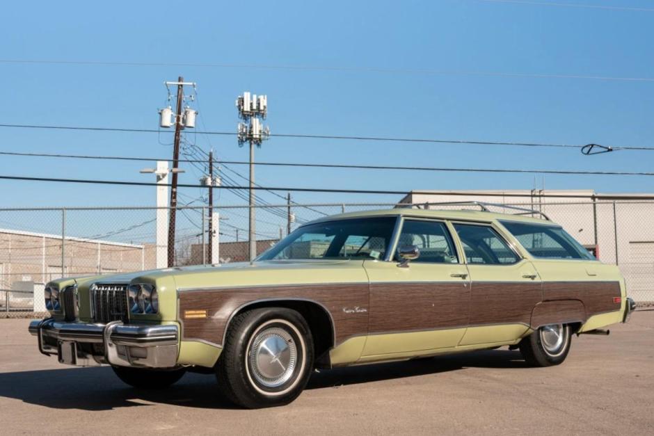 1974 Oldsmobile Custom Cruiser sold at auction for $14,750