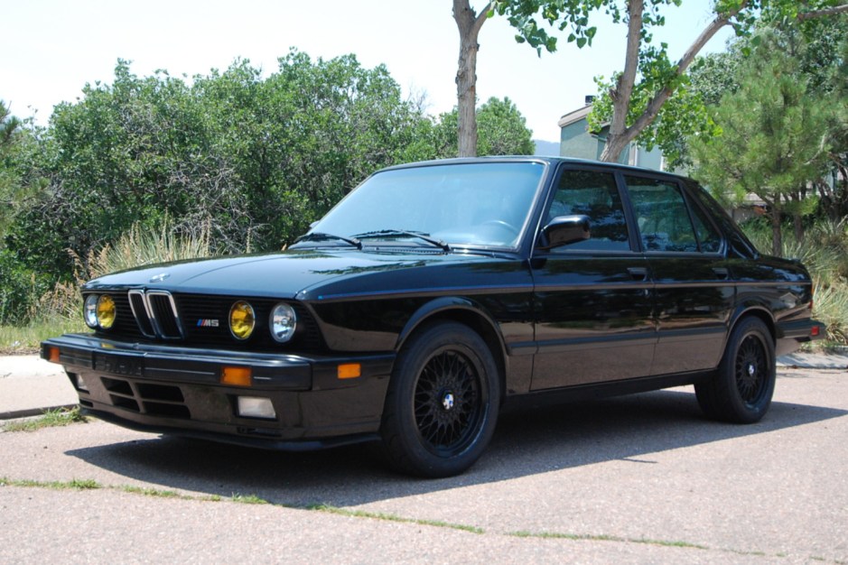 1988 BMW M1000 Series sold at auction for $30,500