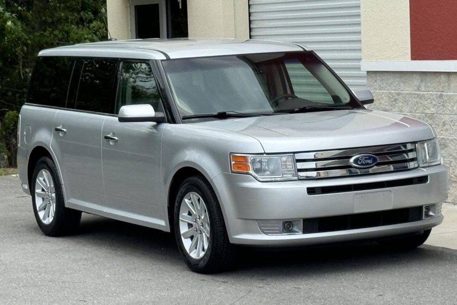 2011 Ford Flex sold at auction for $13,950