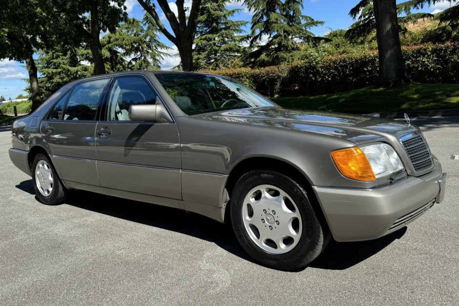1993 Mercedes-Benz 400 sold at auction for $11,250