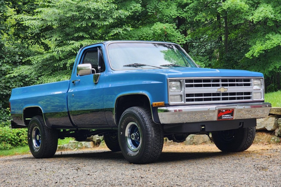 1987 Chevrolet V Conventional sold at auction for $16,000