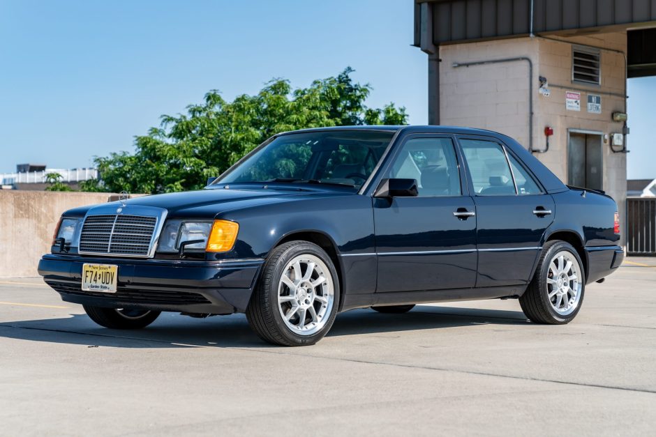 1993 Mercedes-Benz 400 sold at auction for $10,250