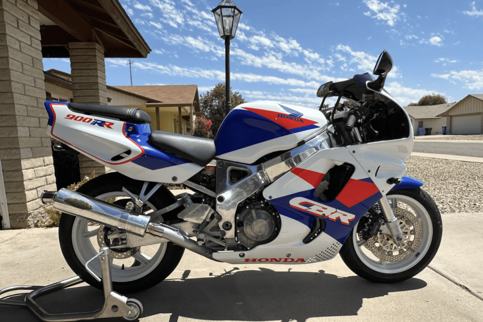 1993 Honda CBR900 sold at auction for $7,450