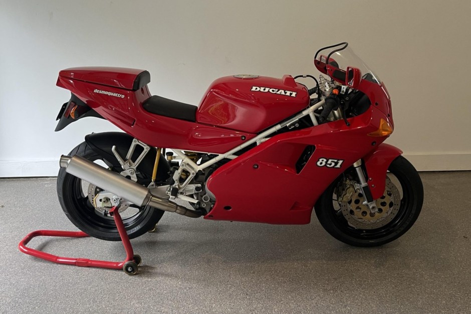 1992 Ducati 851 sold at auction for $12,500