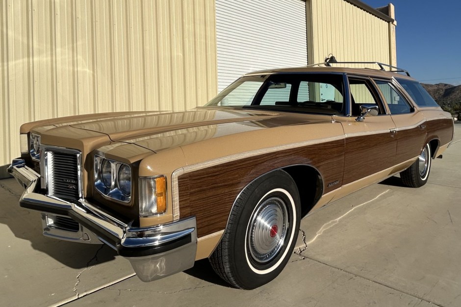 1972 Pontiac Safari sold at auction for $18,000