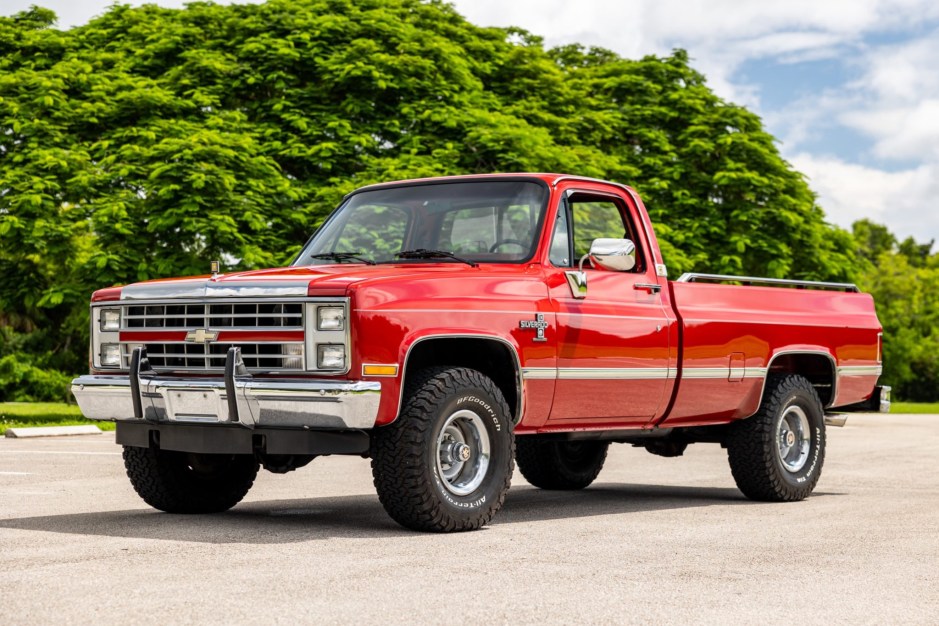 1987 Chevrolet V Conventional sold at auction for $34,000
