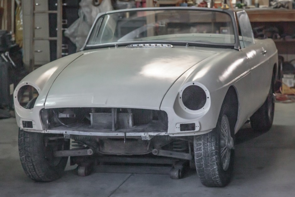 1964 MG B sold at auction for $850